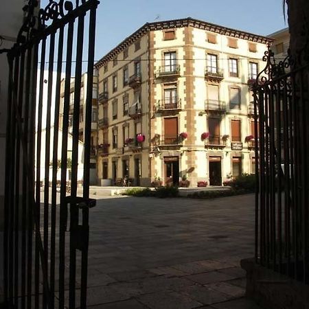 Hostal Paris Jaca Zewnętrze zdjęcie