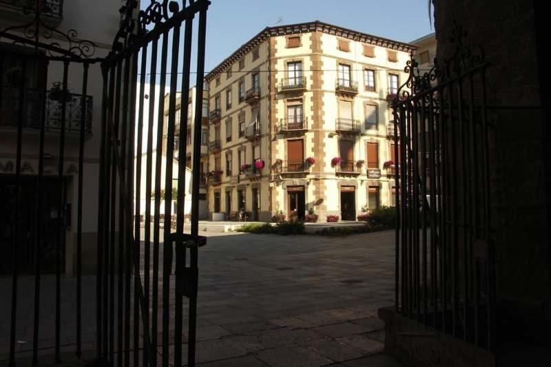 Hostal Paris Jaca Zewnętrze zdjęcie