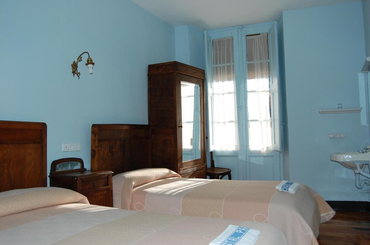 Hostal Paris Jaca Zewnętrze zdjęcie